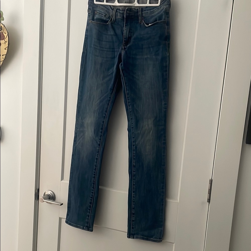 Blue Skinny Jeans with a Classic Denim Wash